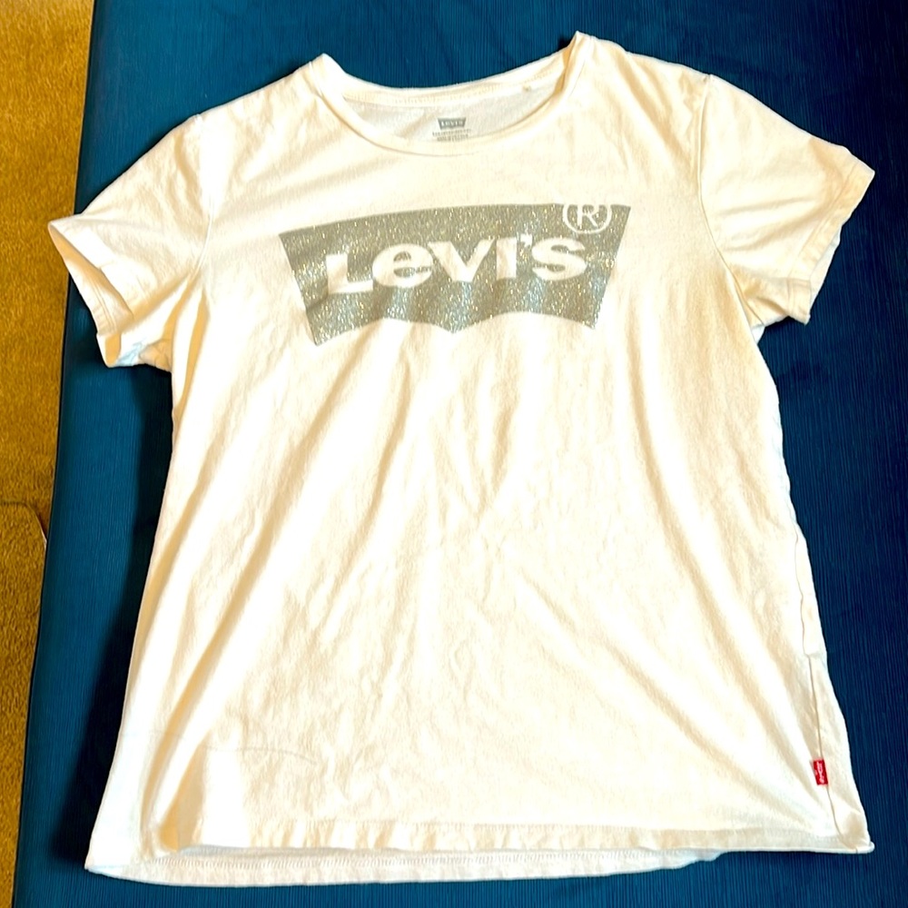 Rare silver sparkle Levi’s t-shirt size M, normal wear
